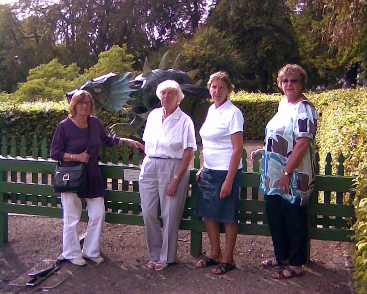 Billede000-1.jpg - Birgit, Ella, Bente og Lissi på Sofieholm 2009