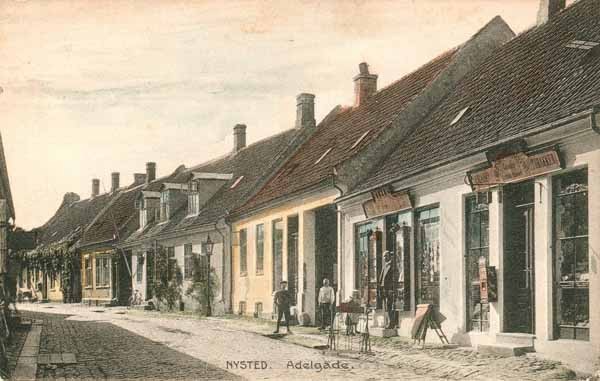 nysted.jpg - Folketællingen  1 Feb. 1890Maribo, Musse, Nysted Købstad, , Adelgade, Mat.189,Hans Larsen                     74 år Gift    Husfader  Vævermester     Nysted Christine Hansine Bolette Larsen 27 år Ugift  Barn       Dameskrædersyning  Nysted